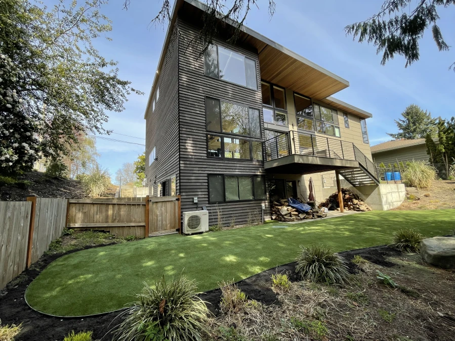 Artificial Grass Backyard Tacoma with SnapEdge Border